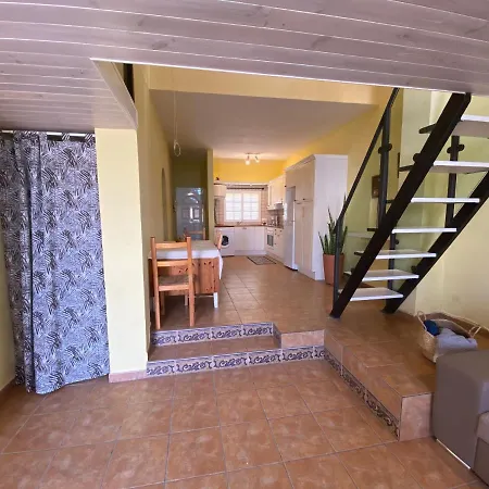 Casa Amarilla アデヘ