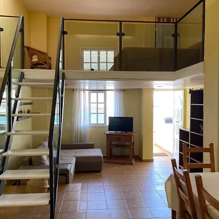 Casa Amarilla * アデヘ